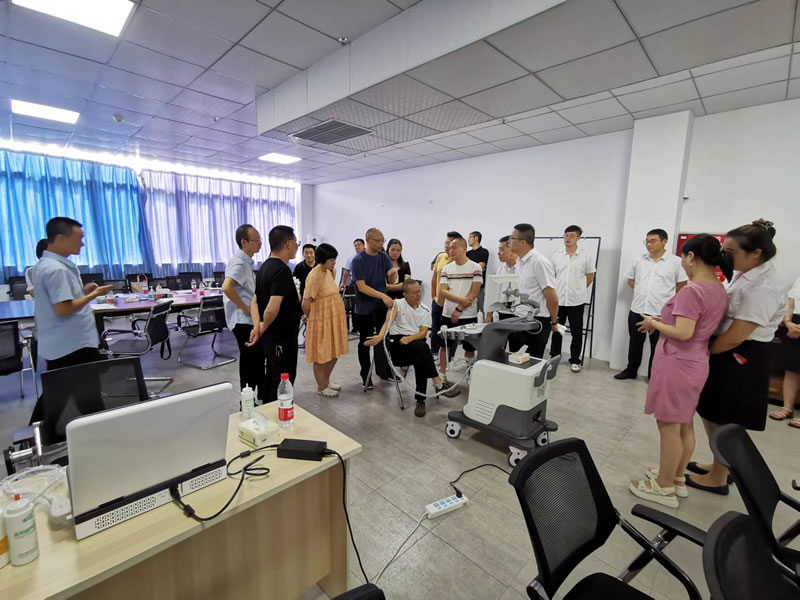 綿陽(yáng)市、江油市醫(yī)療領(lǐng)航者蒞臨我司，共繪健康未來(lái)新篇章！2.jpg