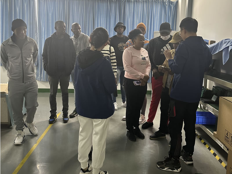 綿陽非洲留學(xué)生團(tuán)參訪我司工廠，共促中外國際交流與商務(wù)合作新篇章！6.jpg