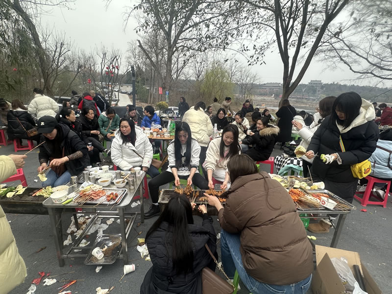 綿陽市先鋒醫(yī)療器械有限公司—— 慶祝“3.8婦女節(jié)”，共赴燒烤盛宴，致敬巾幗風(fēng)采1.jpg